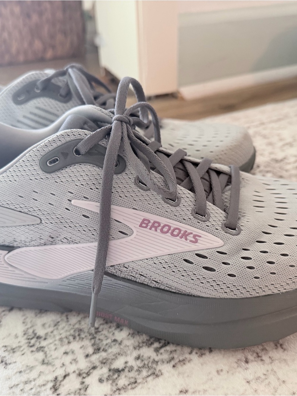 Brooks Light Gray Athletic Sneakers with Pale Pink Logo